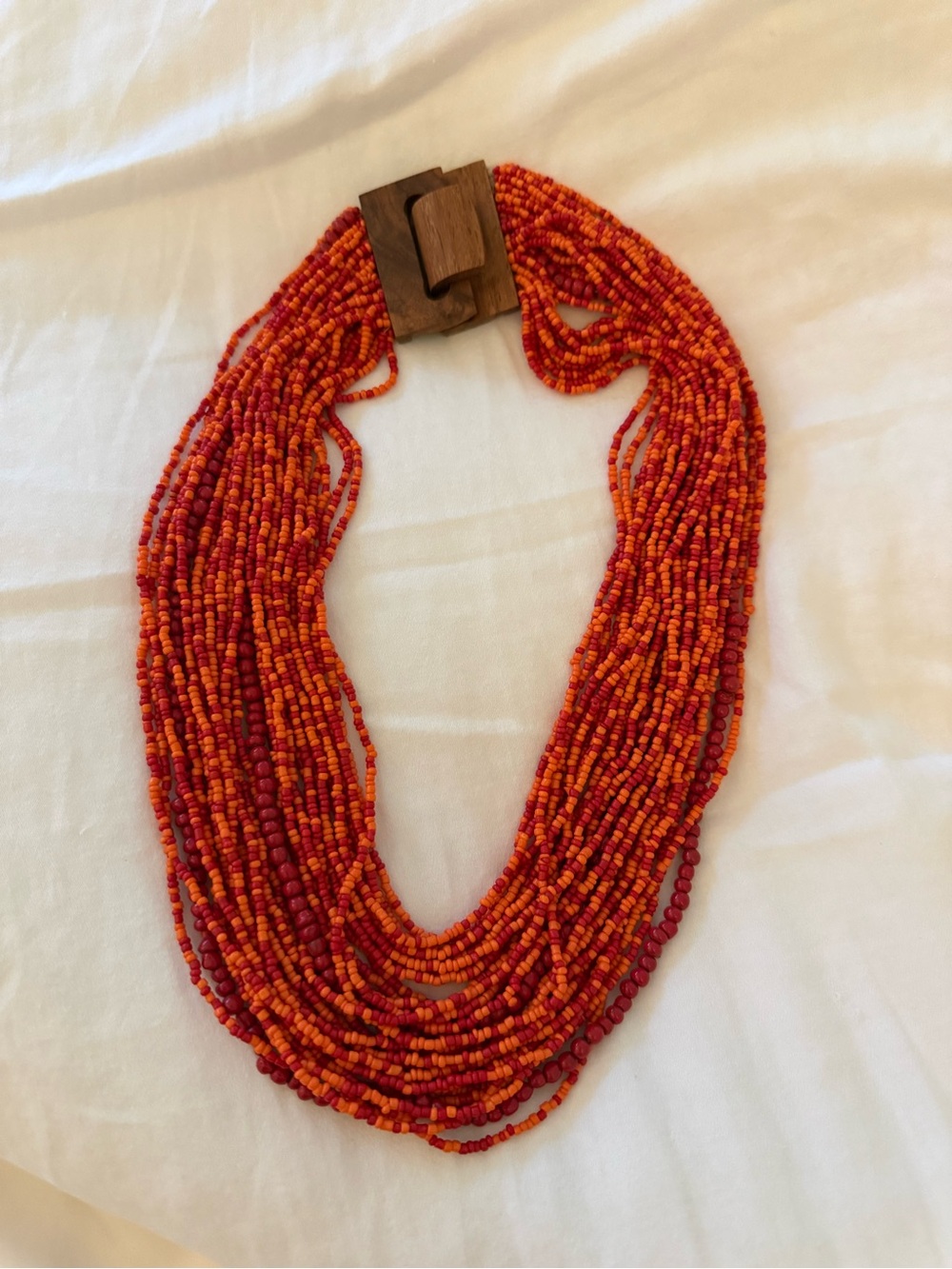 🔥Red/orange🔥chunky beaded necklace with wooden clasp.
